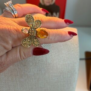 Joan Rivers Classics Collection Topaz
Swarovski Crystals Bee Ring 9